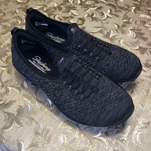 sketchers memory foam sneakers